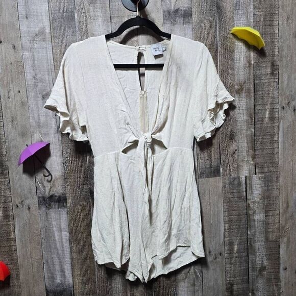 Princess Polly 6 Ragnar Beige Cap Sleeve Deep V-Neck Tie Front Romper Linen Blen - Picture 2 of 5